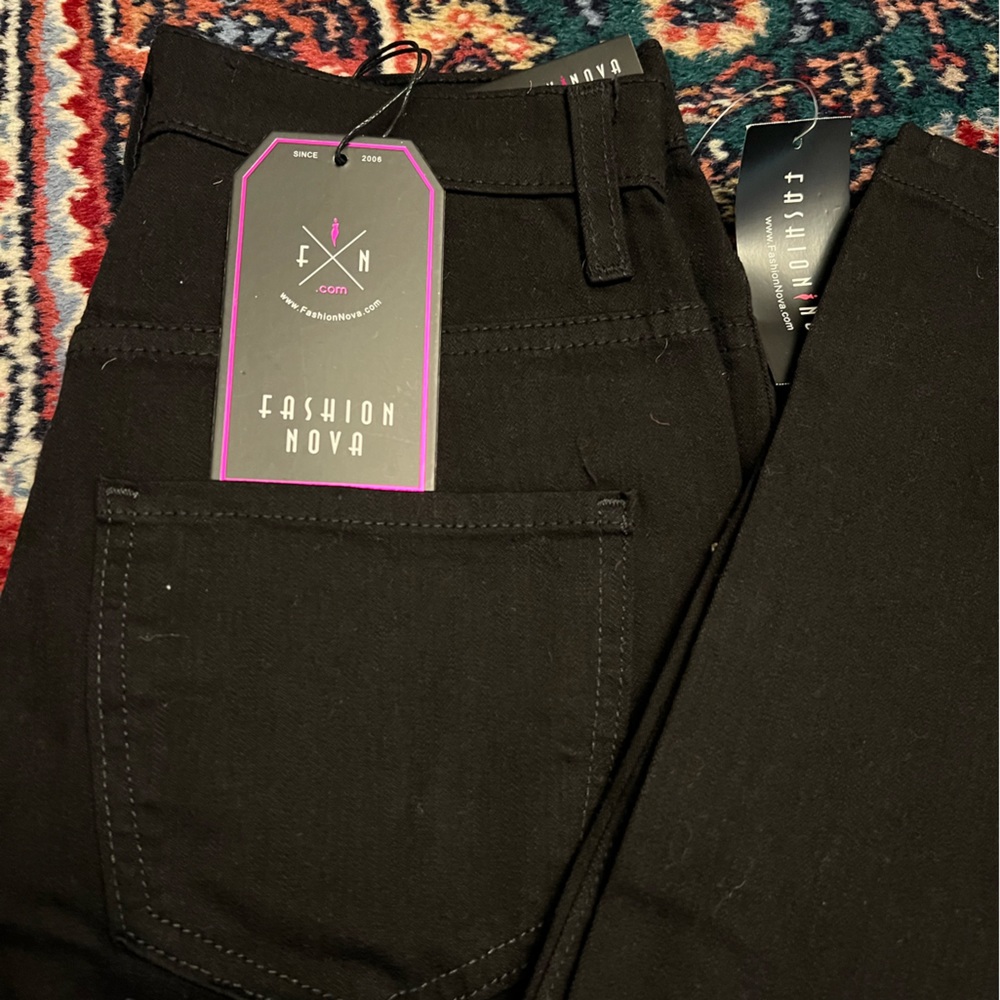Fashion Nova black distressed skinny jeans size 7 brand new with tags
